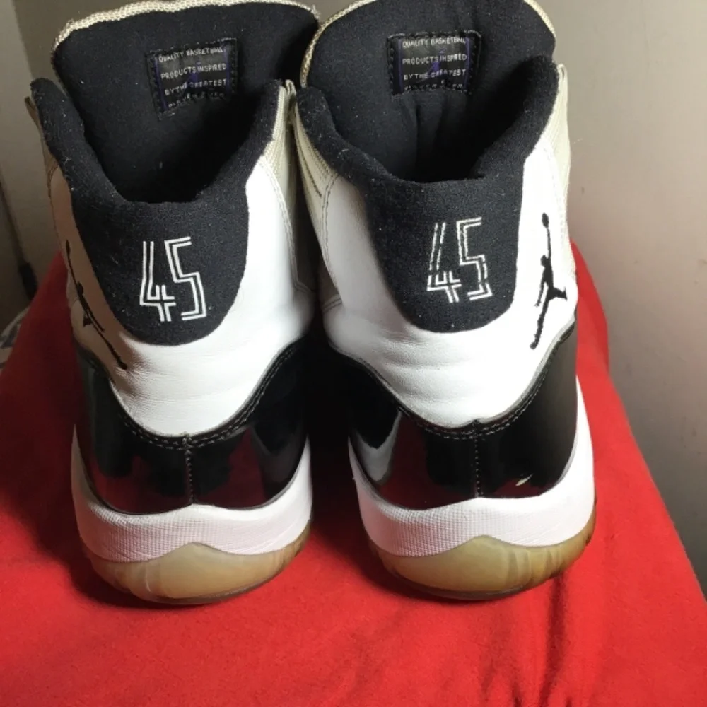 🔥Jordan retro 11, pre-owned, has some wear/scuffs, see all photos, size 10🔥 - Picture 2 of 5
